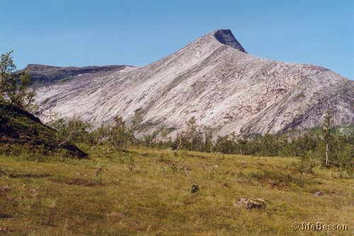 040730_0418_granit mounts near Sandnesvatnet lake