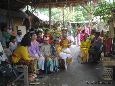 060201 1344_Temega Wayan Utama families