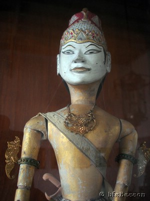 060114 1304_Yogya Kraton museum puppet