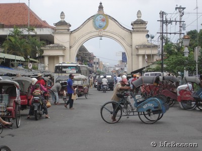 060117 1151_Solo Kraton front to market