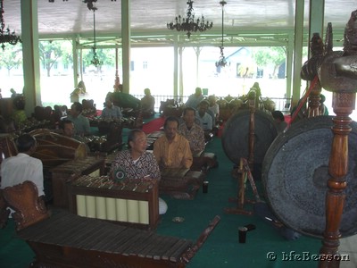060118 1026_Puro Mangkunegaran gamelan