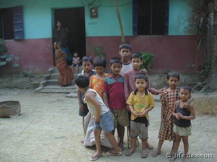 061125 1600_Guzra south-east Nishita's family farm